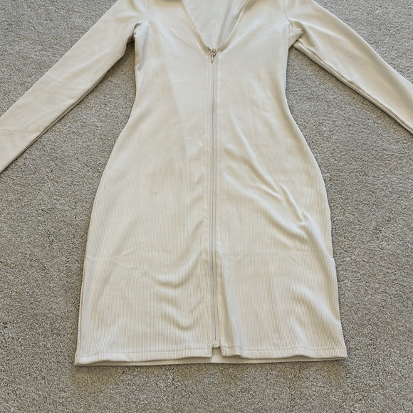 WHITE LONGSLEEVE BODYCON DRESS - Picture 2 of 9
